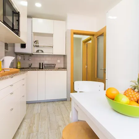 In Historic Neighbourhood, Walk Everywhere! Apartment Lisbon