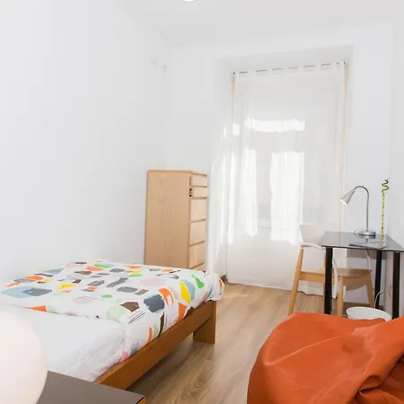 Appartamento In Historic Neighbourhood, Walk Everywhere! Lisbona